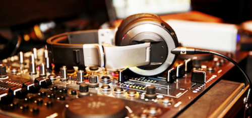25 Tips On How To Be A Professional DJ